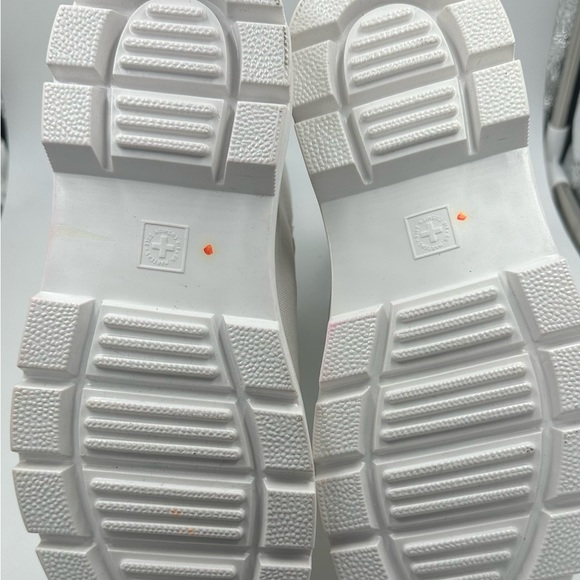 Dr Marten’s combs platform Combat white lace up boots size 9. - Picture 11 of 11